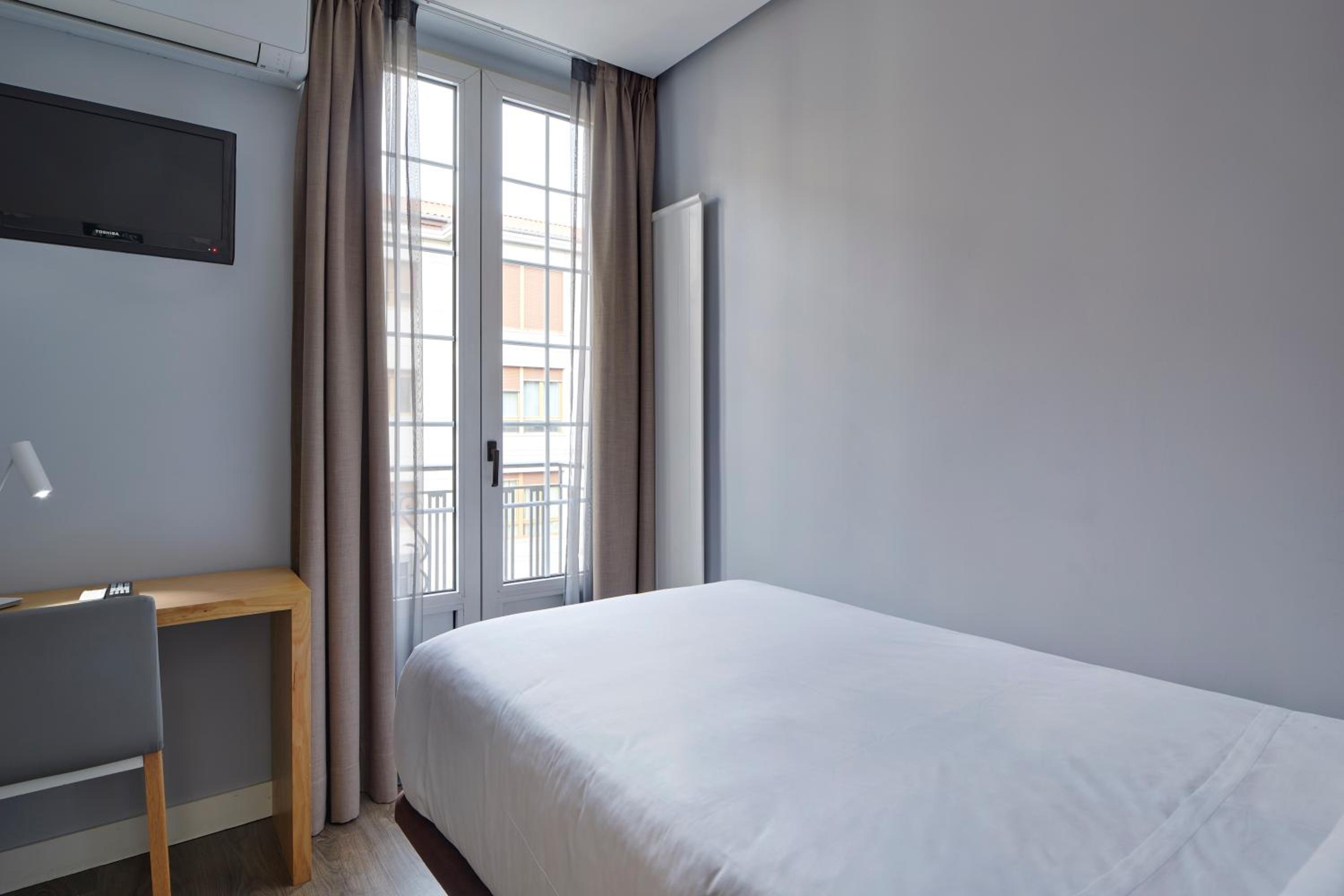 Room, Single