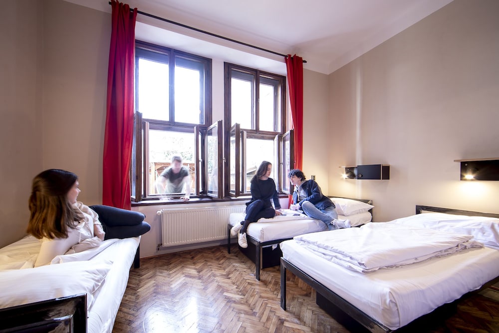MIXED DORM, 6 BEDS