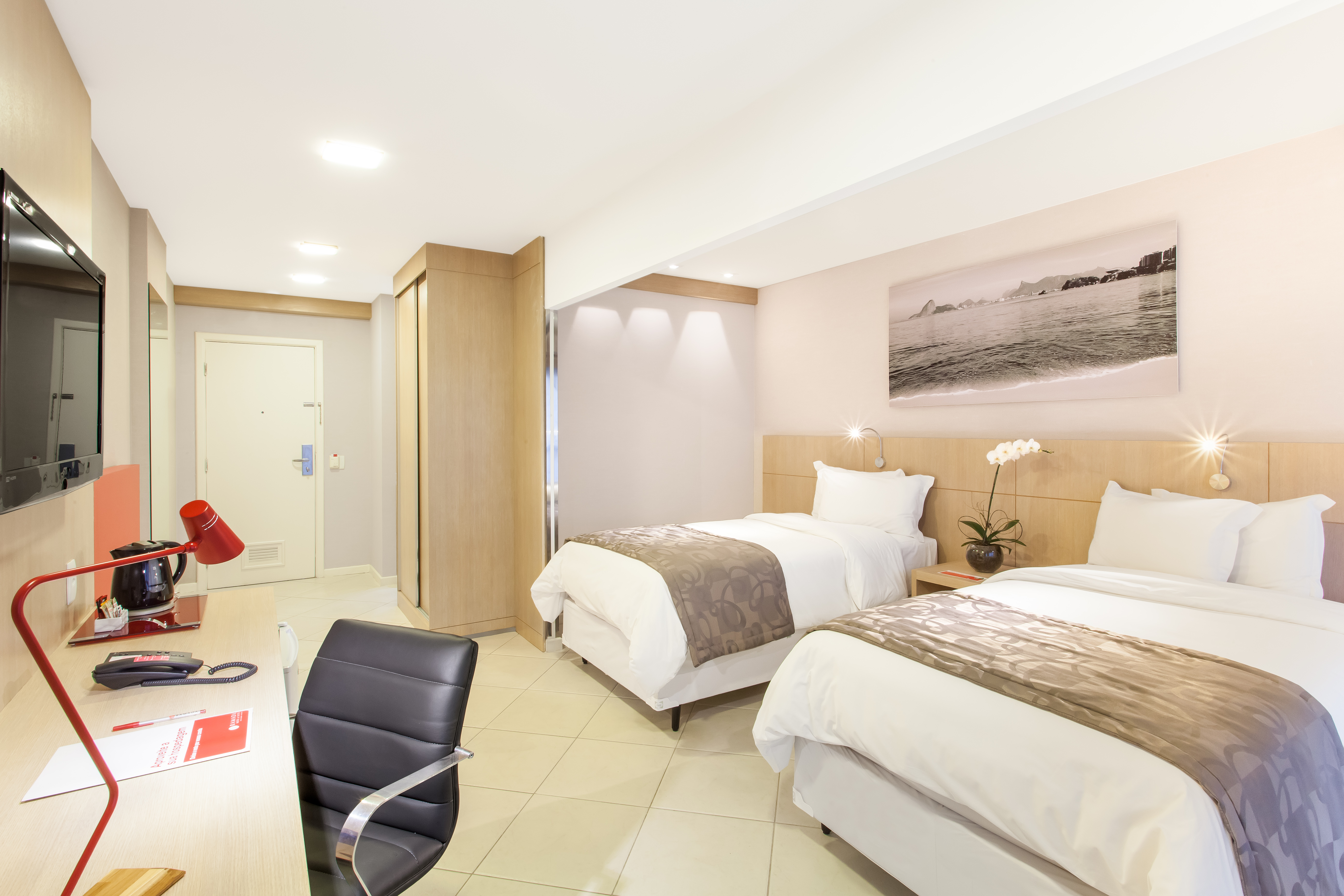 SUITE, TWIN BEDS, SMOKING
