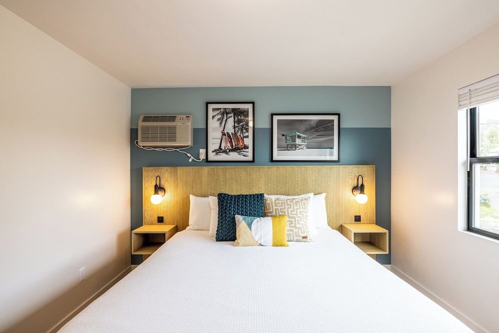 Tides Oceanview Inn & Cottages 17/50