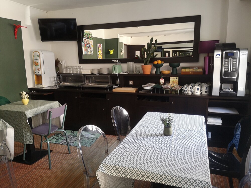 restaurant cafeteria