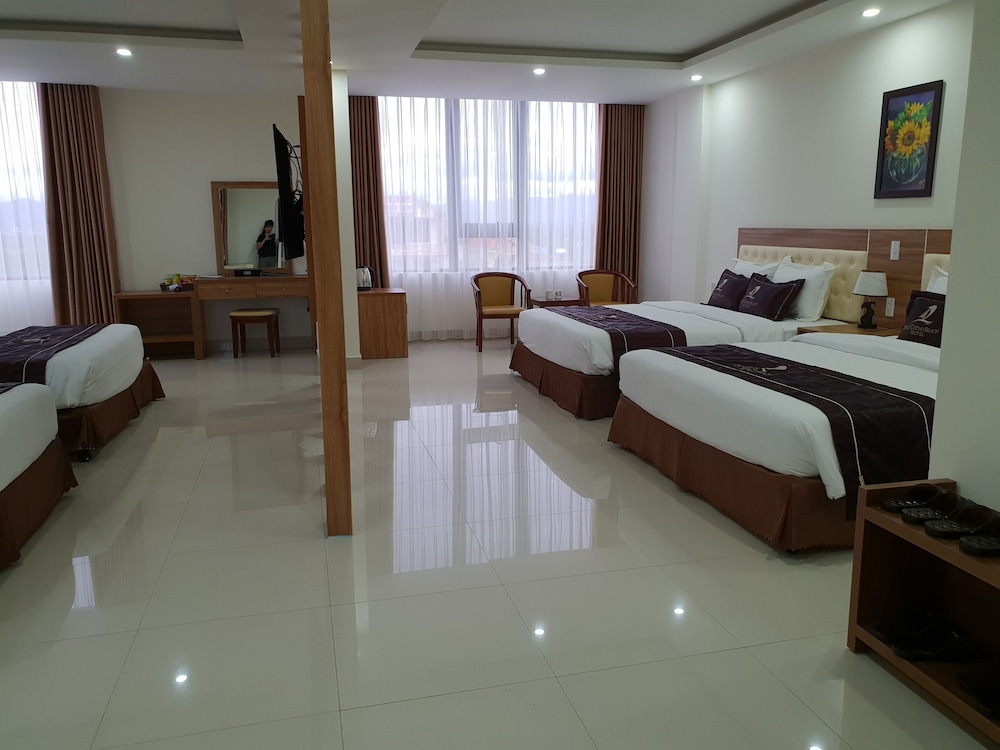 Phu Cuong Beach Hotel 17/69