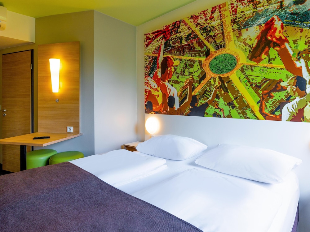 ROOM, QUADRUPLE