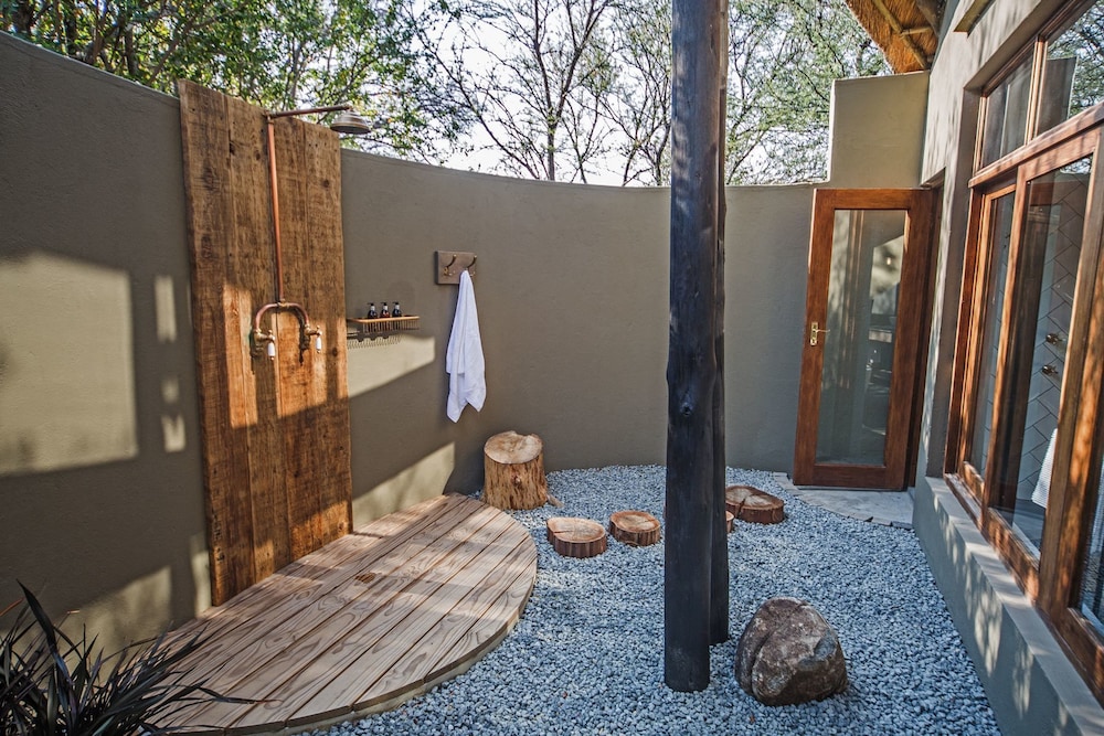 Nkala Safari Lodge 12/43