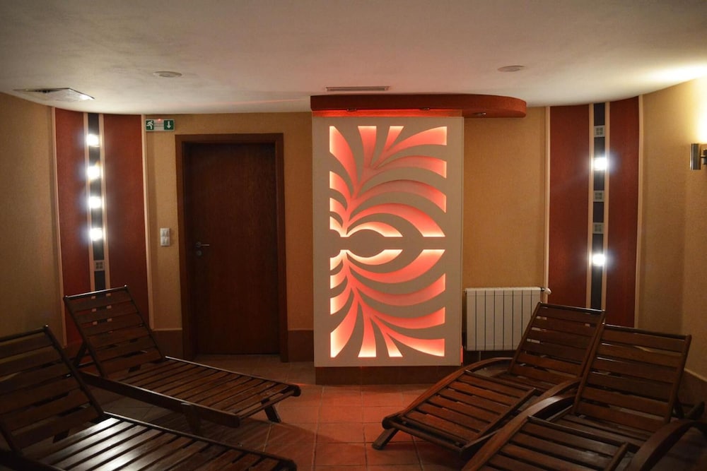 Winslow Infinity Aparthotel 12/54