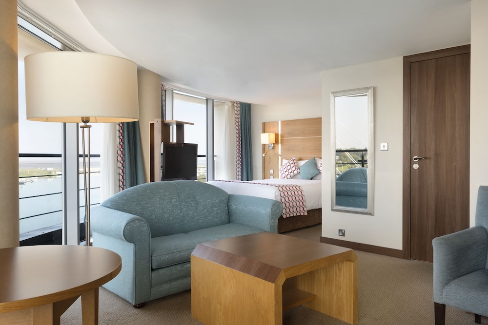 Waterfront Southport Hotel 12/50