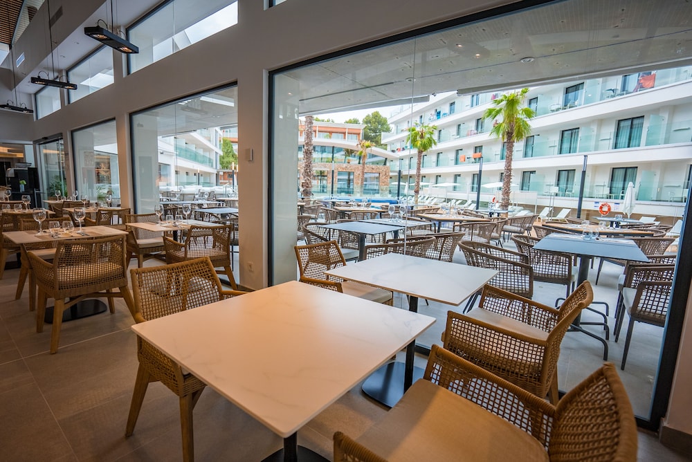 Morlans Suite Hotel Adults Only 38/51