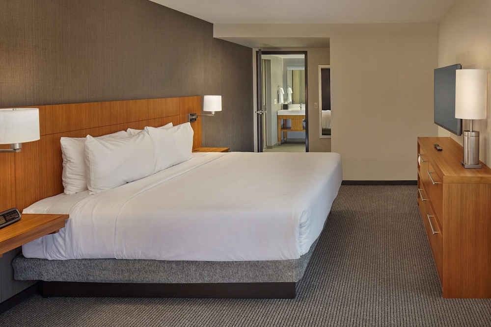 Hyatt Place State College 11/61