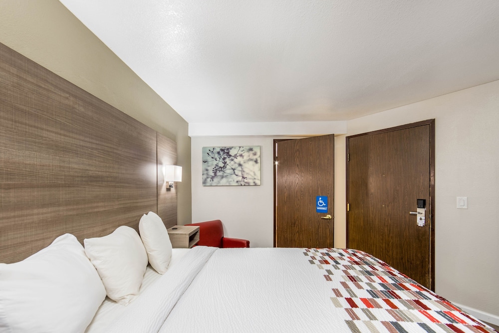 Ramada by Wyndham Medford Airport North 9/47