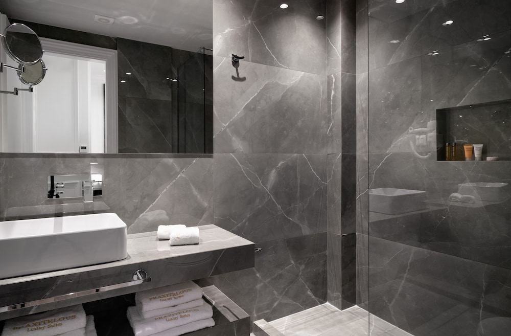Praxitelous Luxury Suites 44/50
