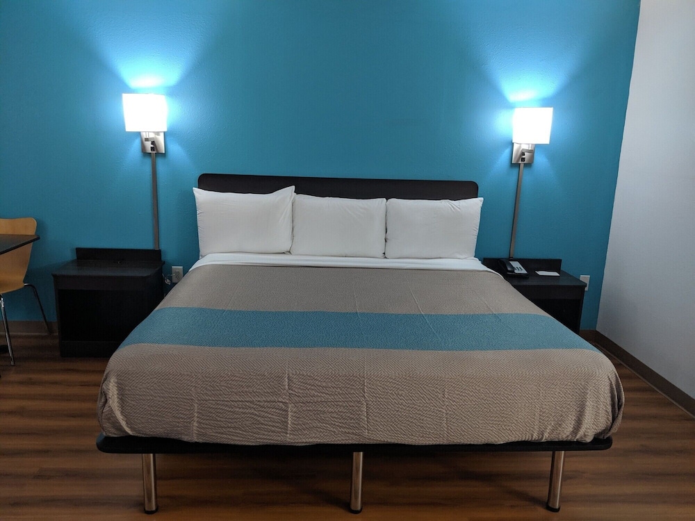 SUITE, KING BED