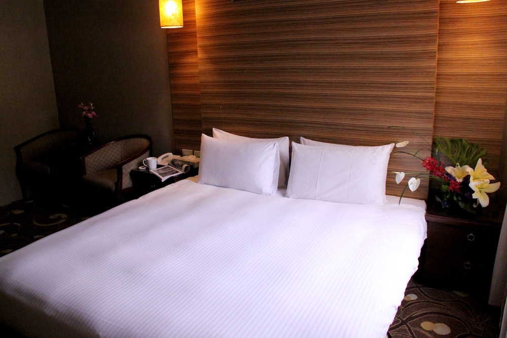 Crystal Hotel 16/67