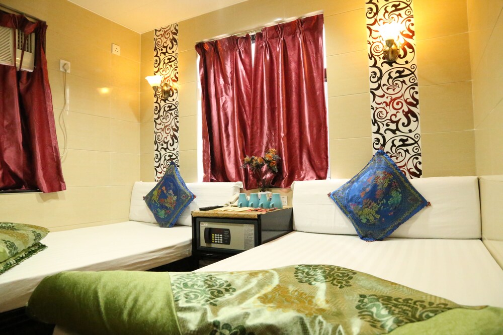 European Hostel 32/51