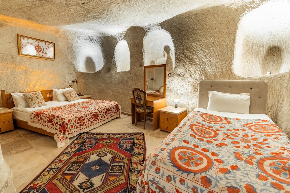 Amber Cave Suites 22/76
