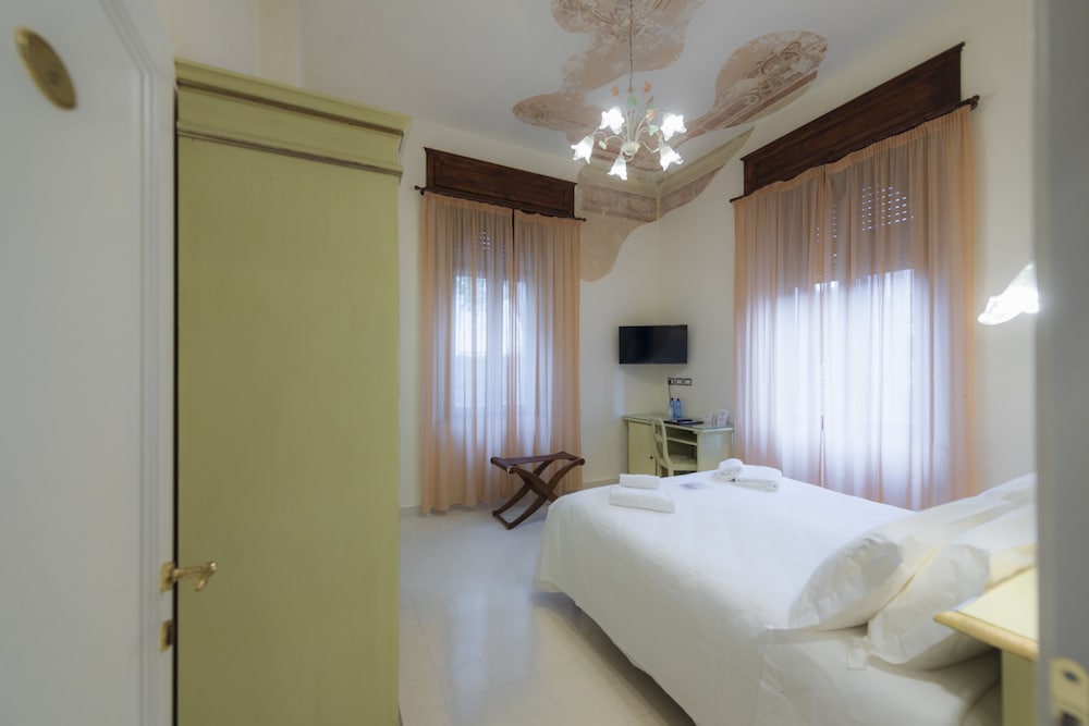 CLASSIC, DOUBLE BED, GARDEN VIEW