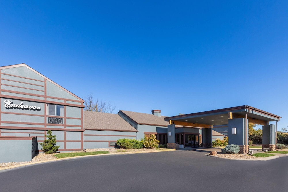 Endeavor Inn & Suites, Trademark Collection by Wyndham 50/55