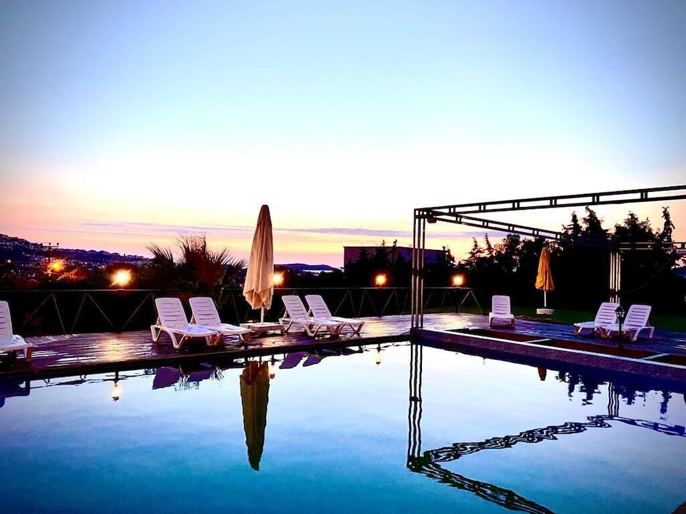 Victoria Hotel & Lounge Foça 37/42