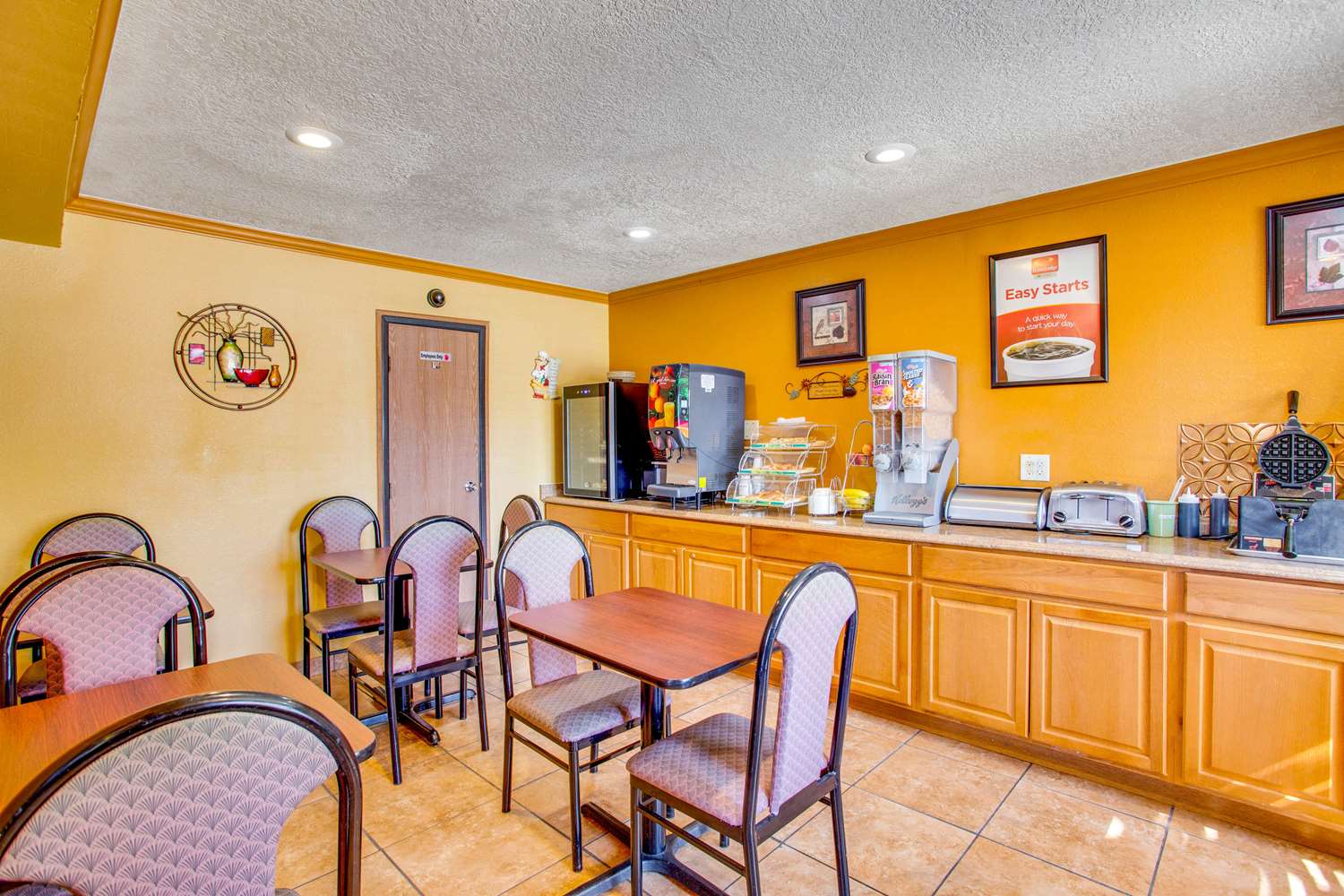 Econo Lodge Inn and Suites Albuquerque East I-40 Eubank Exit 28/37