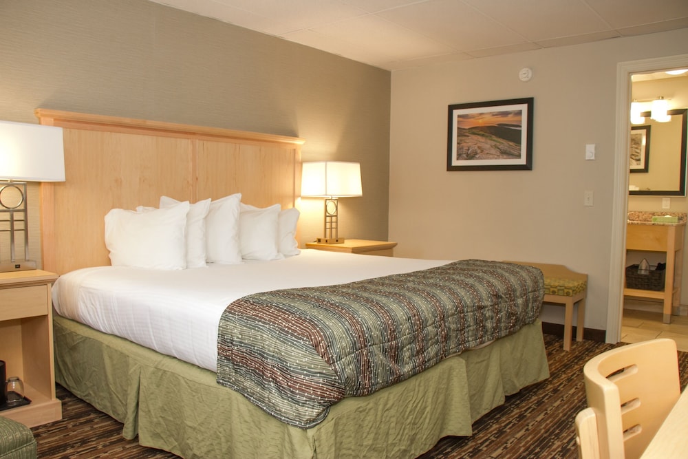 Bar Harbor Villager Motel 11/36