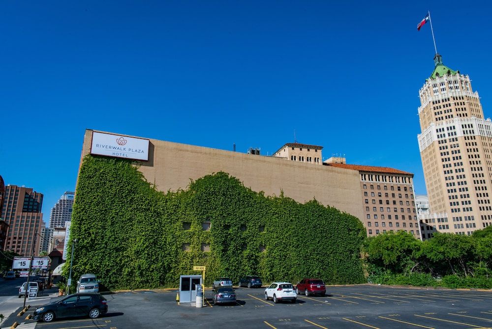 Riverwalk Plaza Hotel 42/50