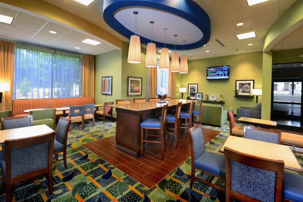 Hampton Inn Roxboro 37/47