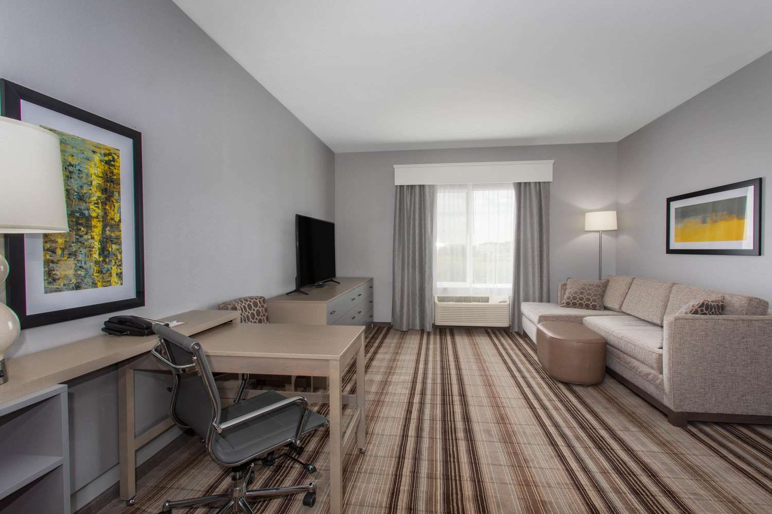 Hawthorn Suites by Wyndham Loveland 21/43