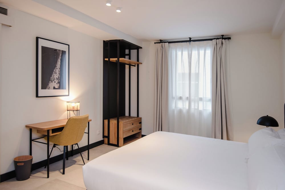 Room, Twin Beds