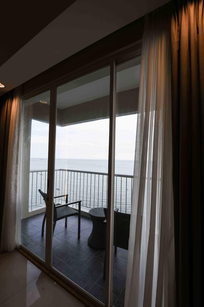 The Malibu Suites Balikpapan 18/36