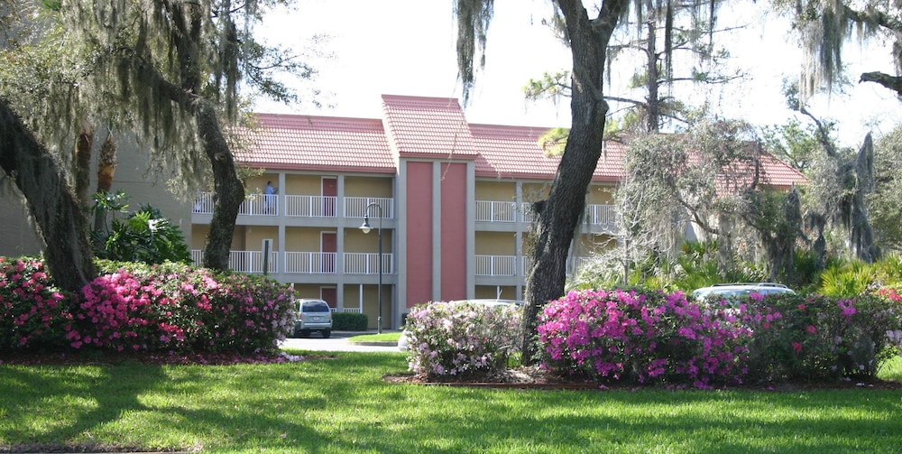 Parc Corniche Condominium Suites 57/62