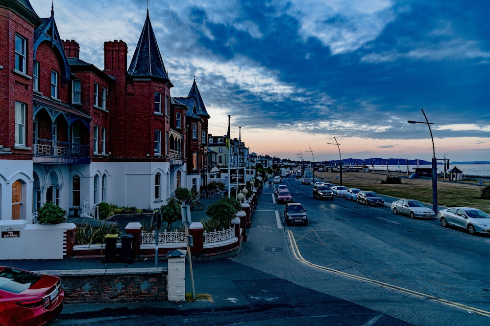 The Strand Hotel 47/50