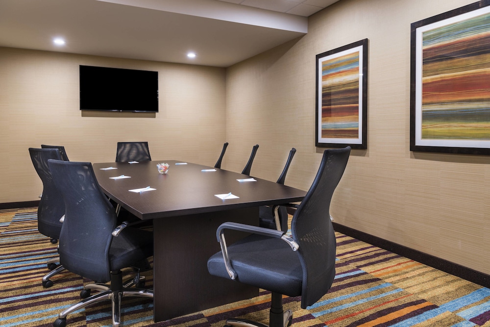 Fairfield Inn Suites Dallas Waxahachie 32/34