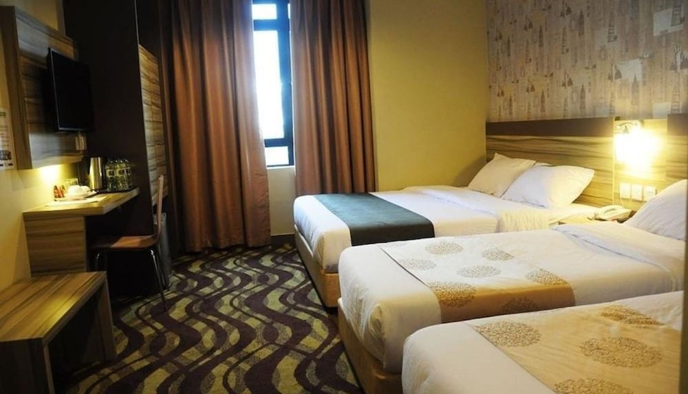 Hotel Zamburger Victory City 7/30