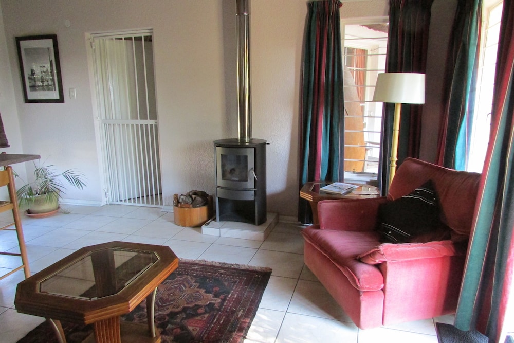 Acacia House Executive Suite 9/16