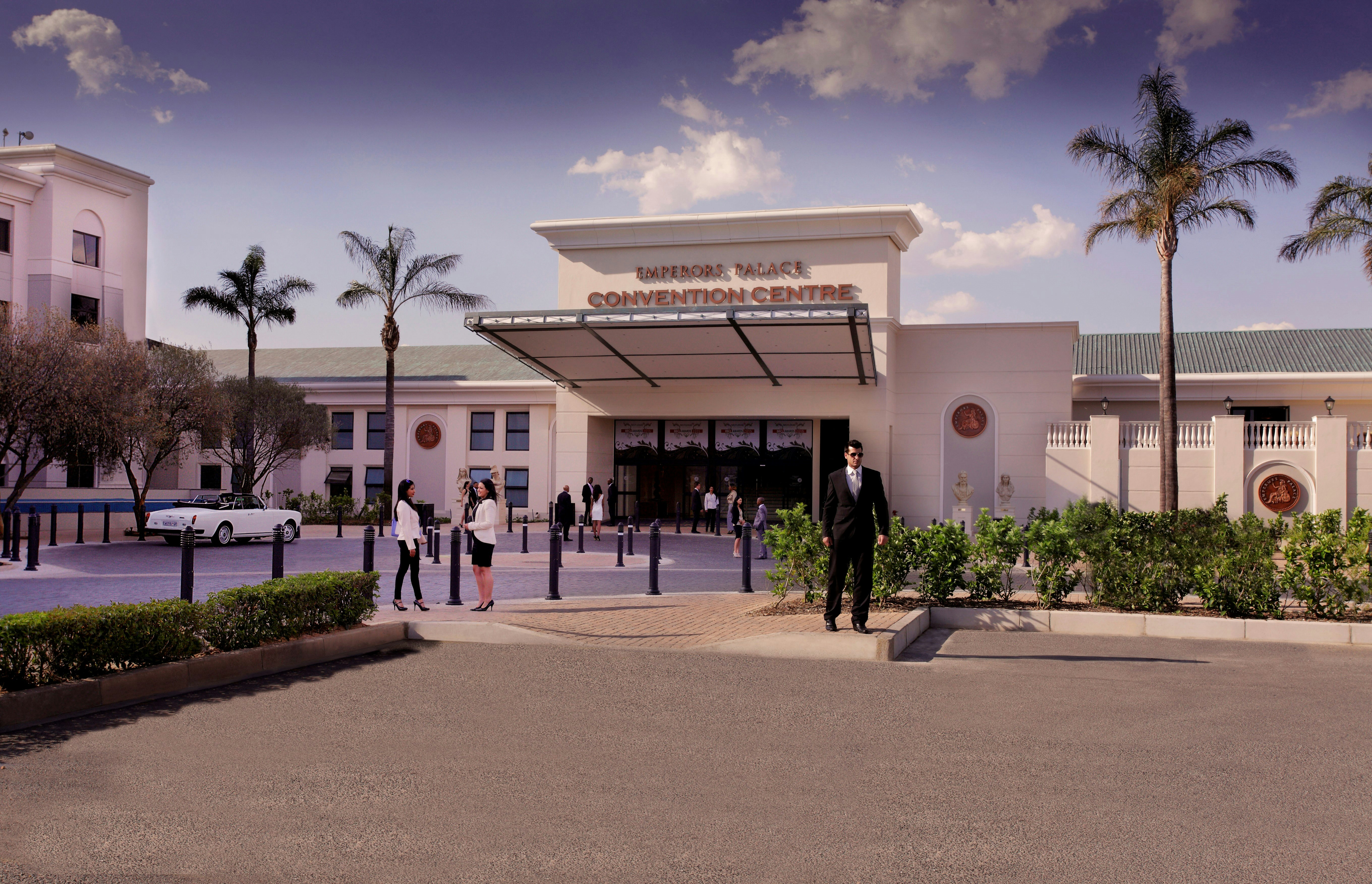 Mondior Emperors Palace 56/58