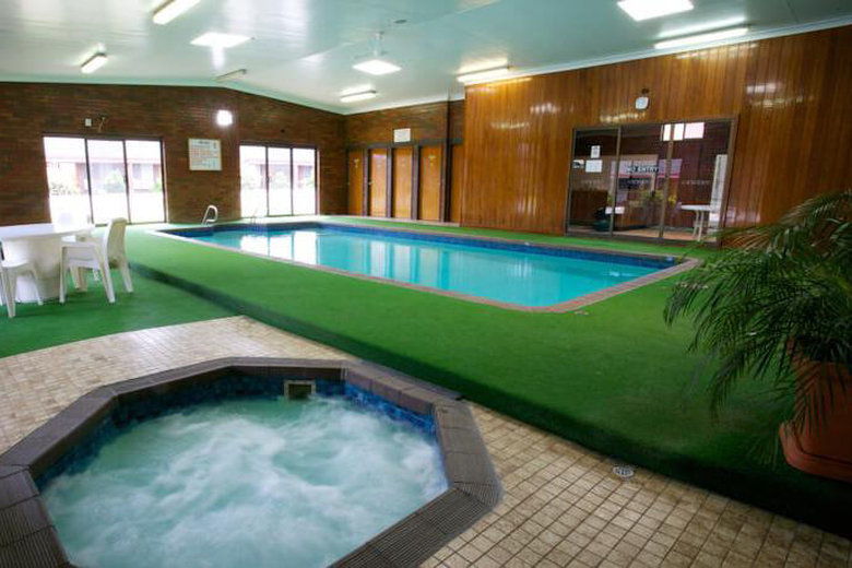 Golden Grain Motor Inn 50/54