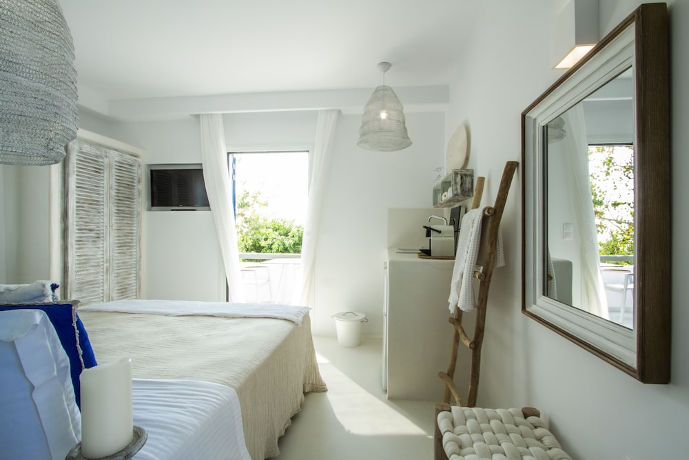 JUNIOR SUITE, QUEEN BED