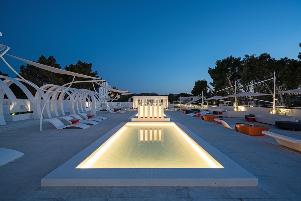 Thb Naeco Ibiza - Adults Only 17/86