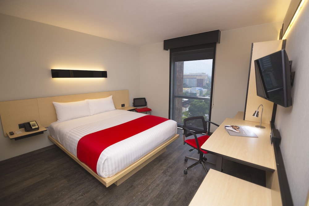ROOM QUEEN