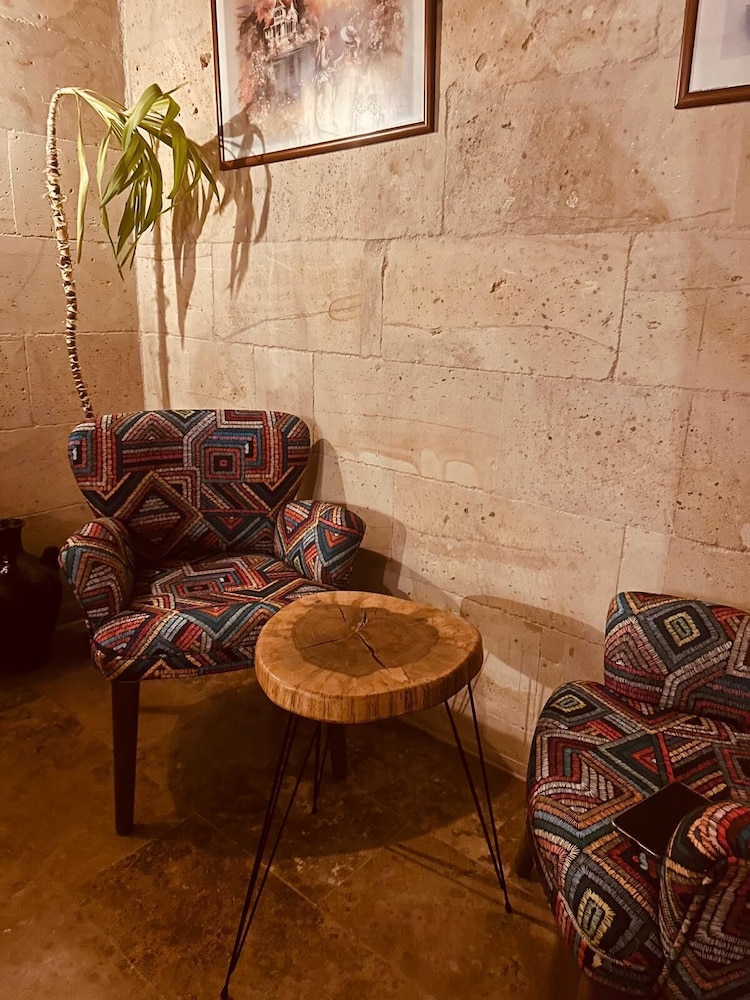 Lavinia Cappadocia Cave 33/50