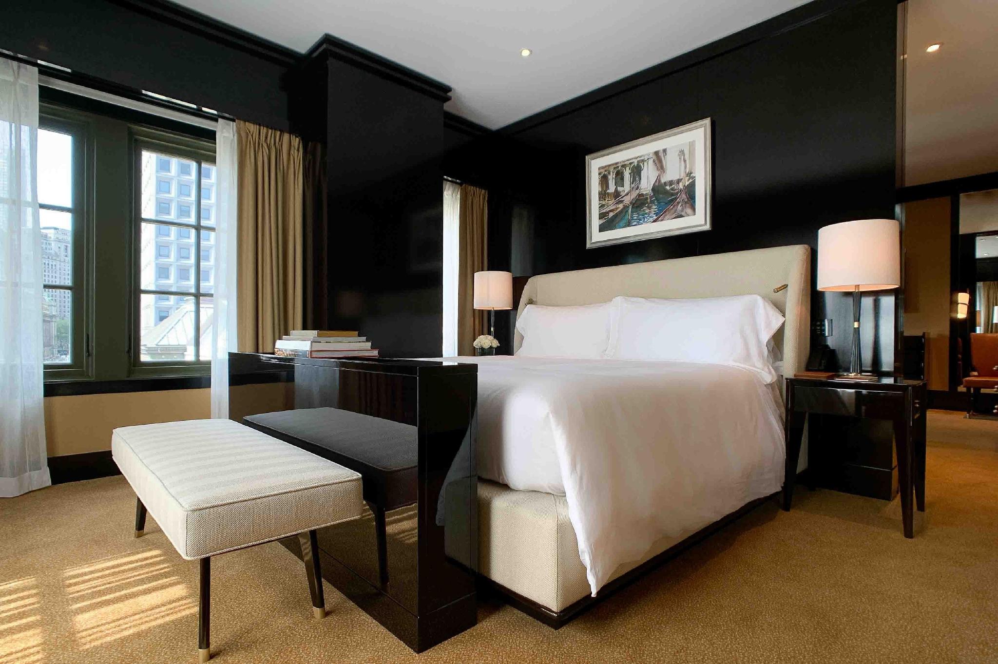 SUITE, CORNER