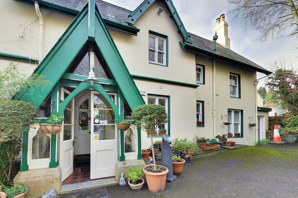 Robin Hill House 3/50