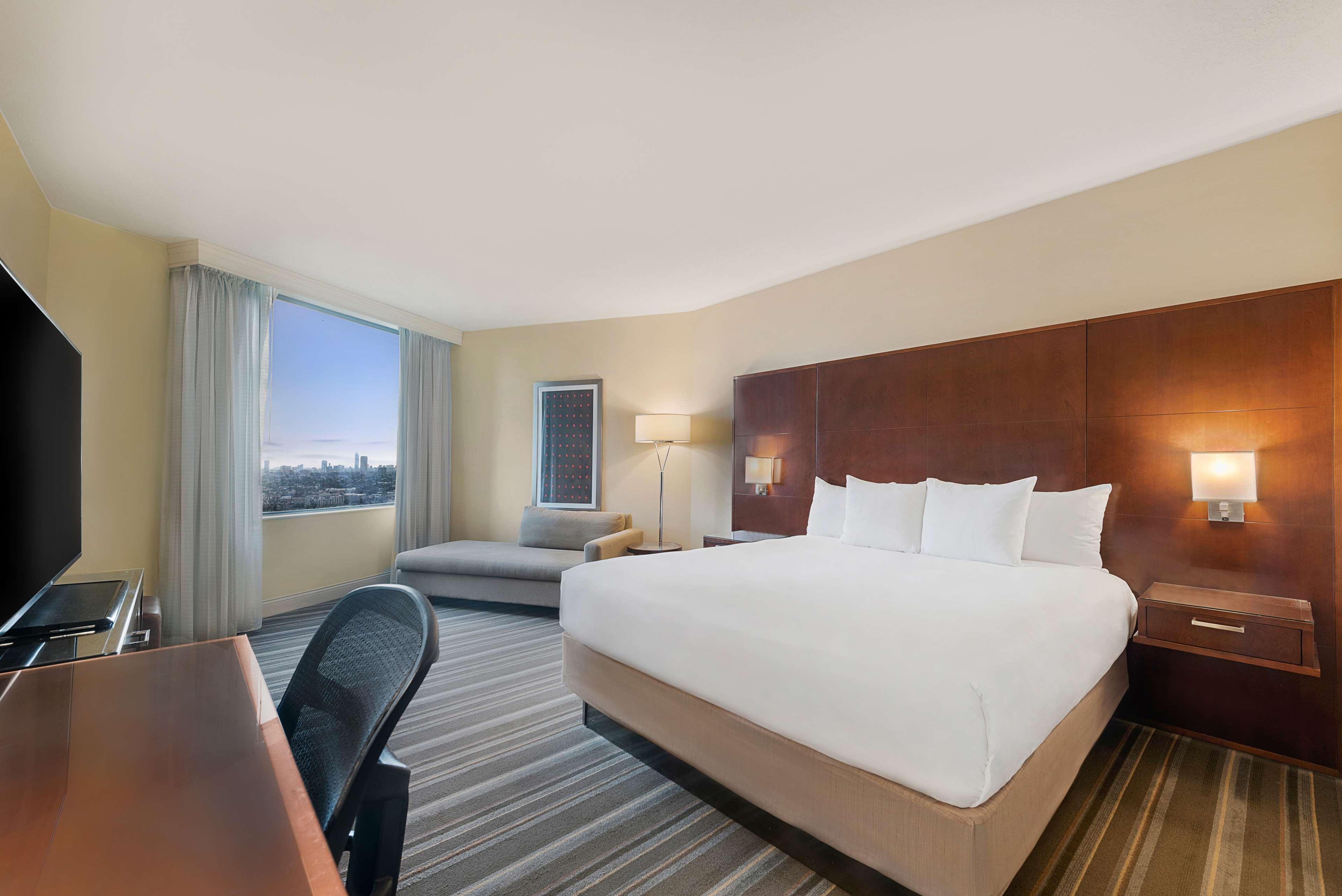 Regency, Suite