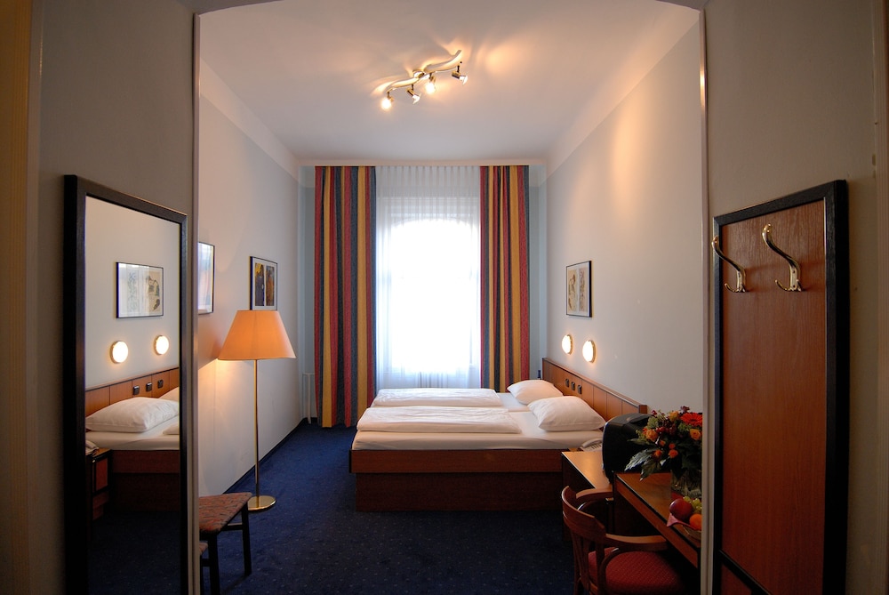 HOTEL DREI KRONEN VIENNA CITY 24/74