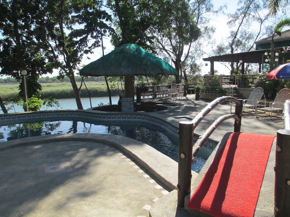 Rio Grande Laoag Resort Hotel 15/47