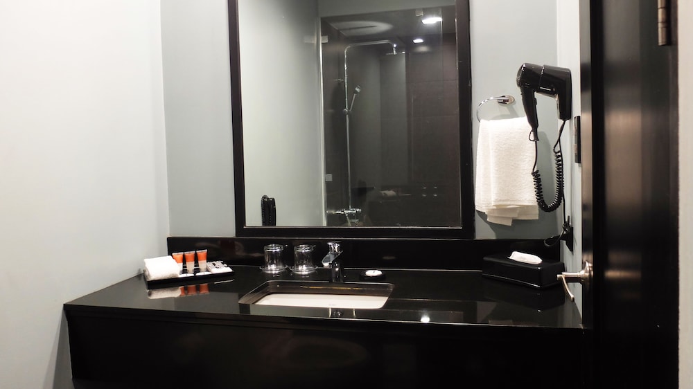 Amelie Hotel Manila 20/20