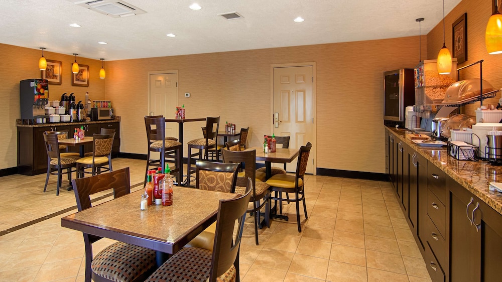 Best Western Plus Grand Manor Inn 32/43