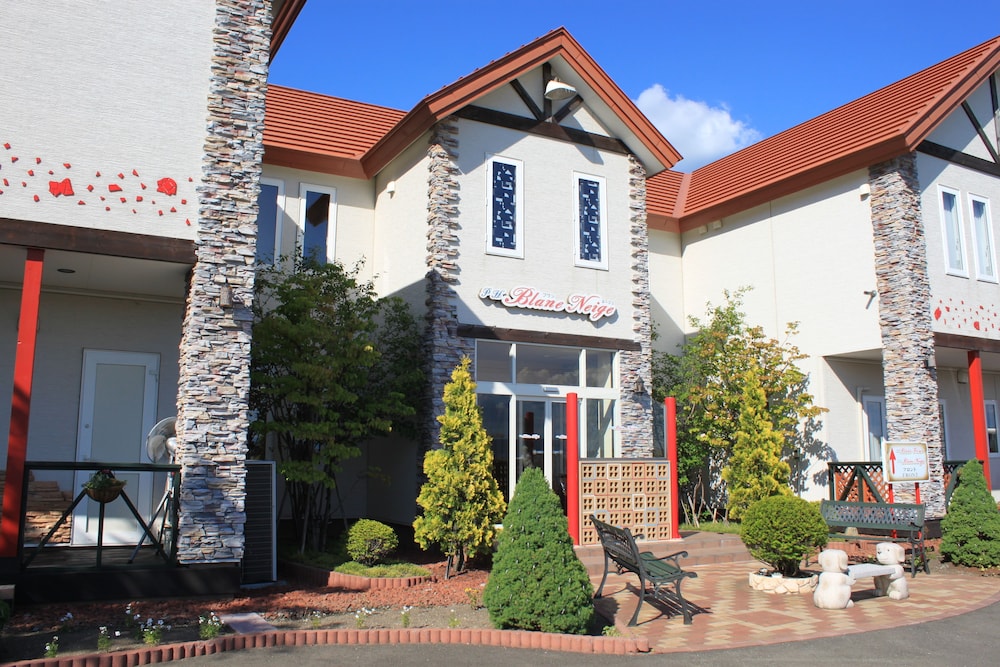 Petit Hotel Blaneneige 7/66