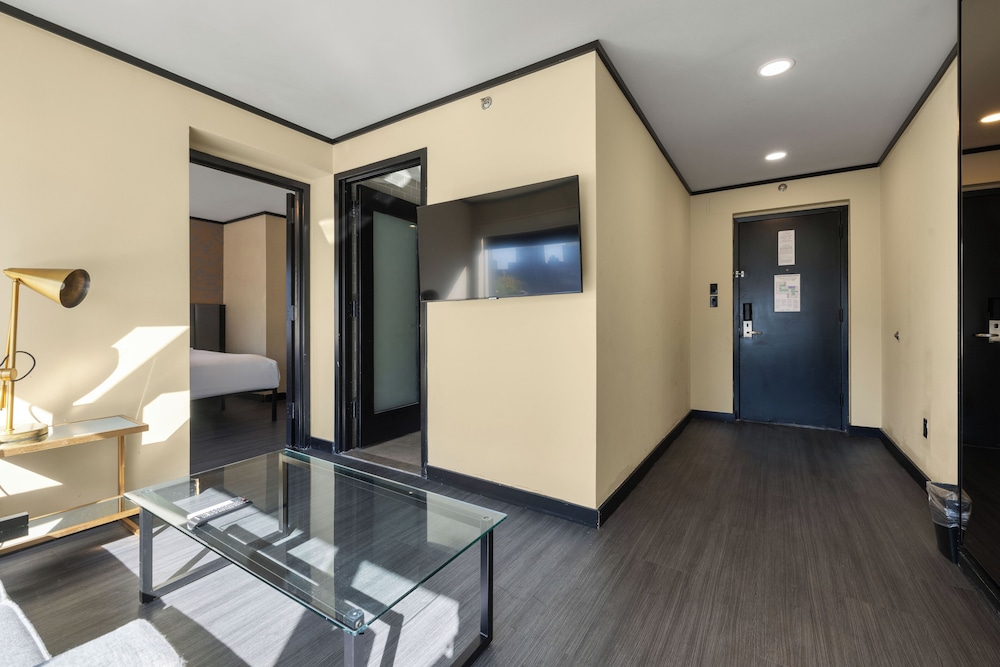 Hudson Yards Hotel 25/50