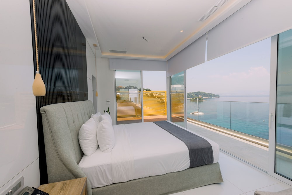 1 BEDROOM, PANORAMIC, DOUBLE BED, OCEAN FRONT