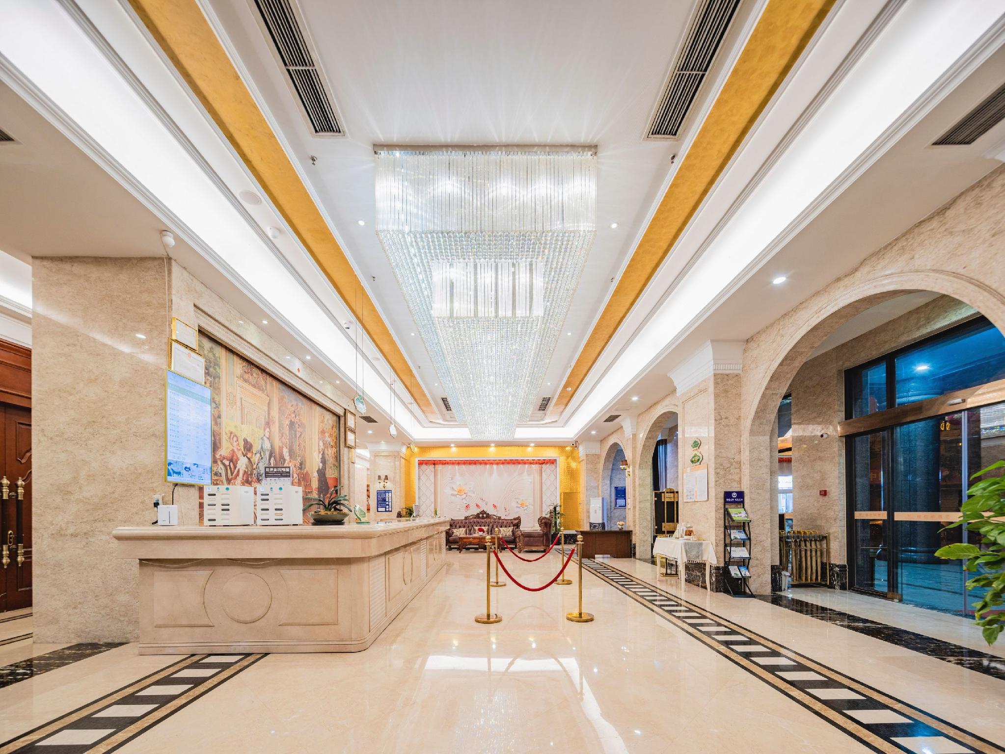 Vienna Hotel (Chengdu Xinfan Furniture City) 15/54